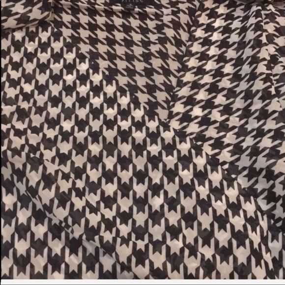 Houndstooth Criss Cross Top - Picture 7 of 7